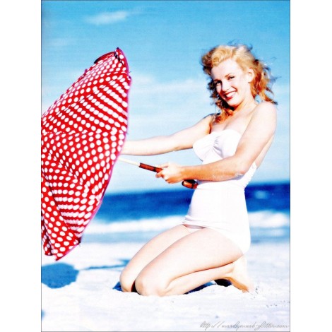 Marilyn at the Beach Diamond Painting Kit